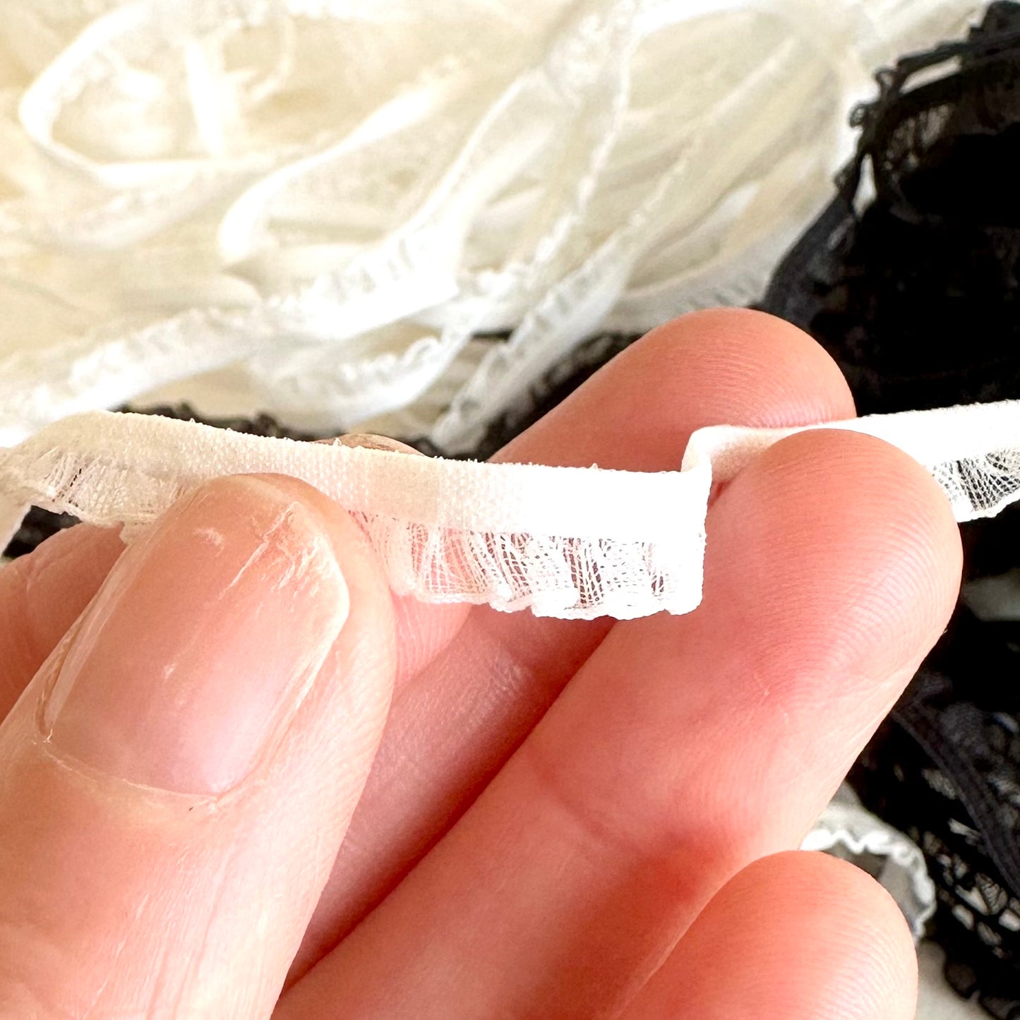 6mm elastic black white stretchy lace trim 2mtrs