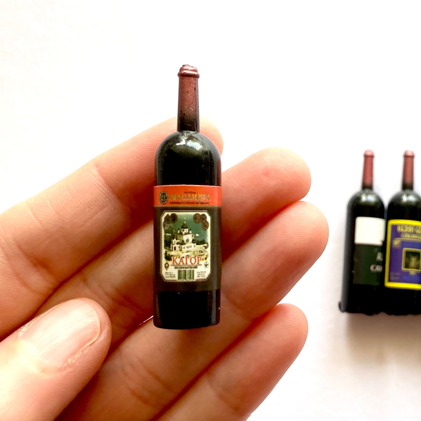 Miniature Kitchen Wine bottle 1/6 Red Wine resin food Random design Play kitchen Dolls kitchenware - Blacksparrowuk