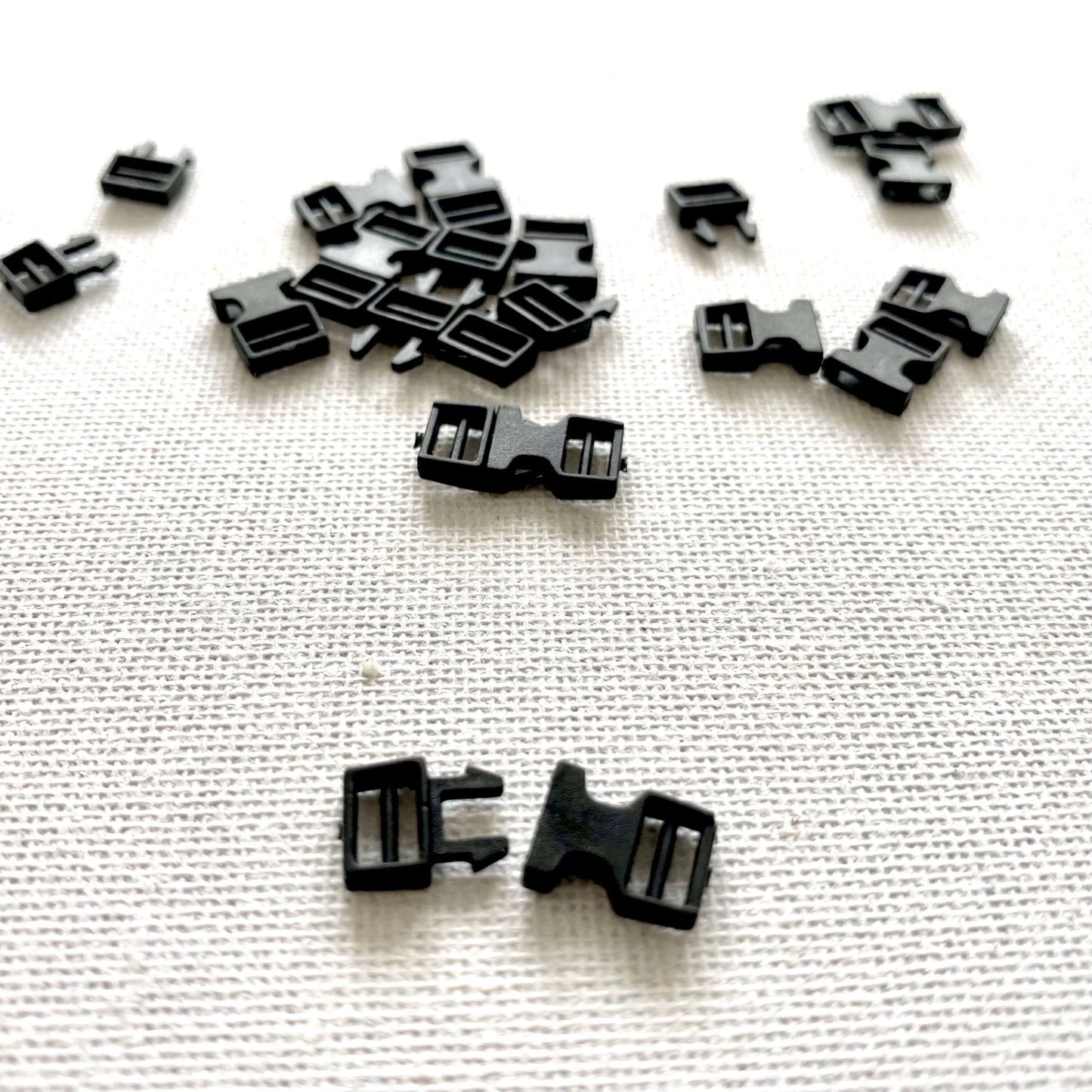 Doll buckles 6mm Black plastic 6mm outer 3mm inner - Blacksparrowuk