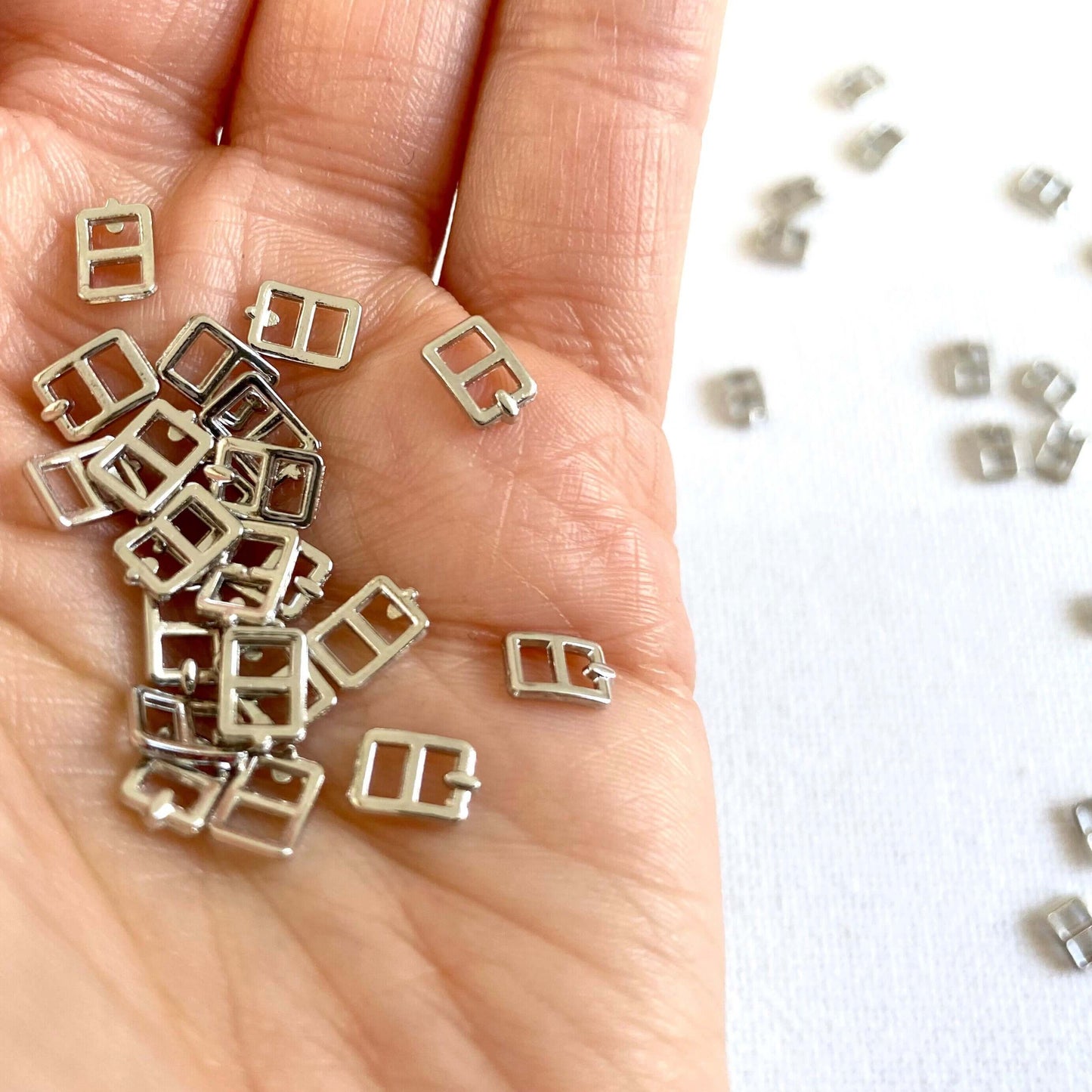 Mini buckles 2.5mm Doll belt buckles - Blacksparrowuk