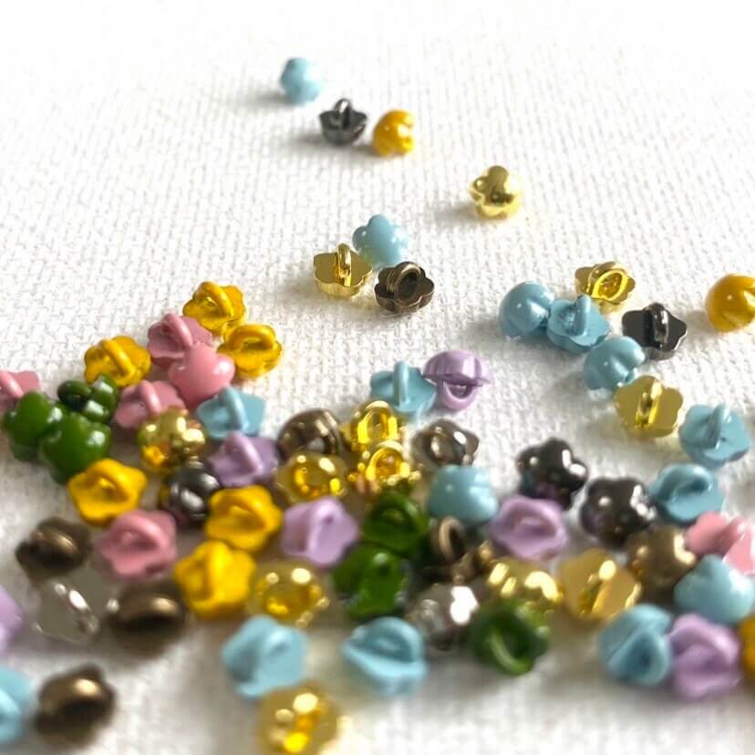 Tiny flower buttons 4mm Doll clothes plastic buttons Random mix - Blacksparrowuk