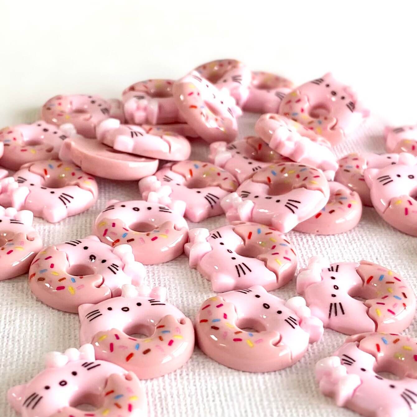 Kawaii Cute resin Kitty Doughnut cake Flatback charms - Blacksparrowuk