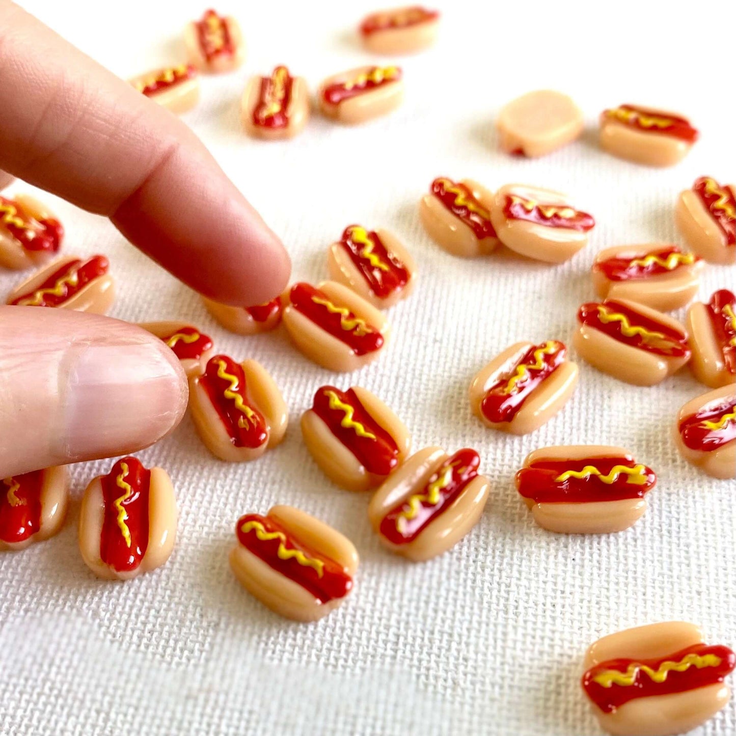Miniature hotdog 1/12 scale Food decoden - Blacksparrowuk