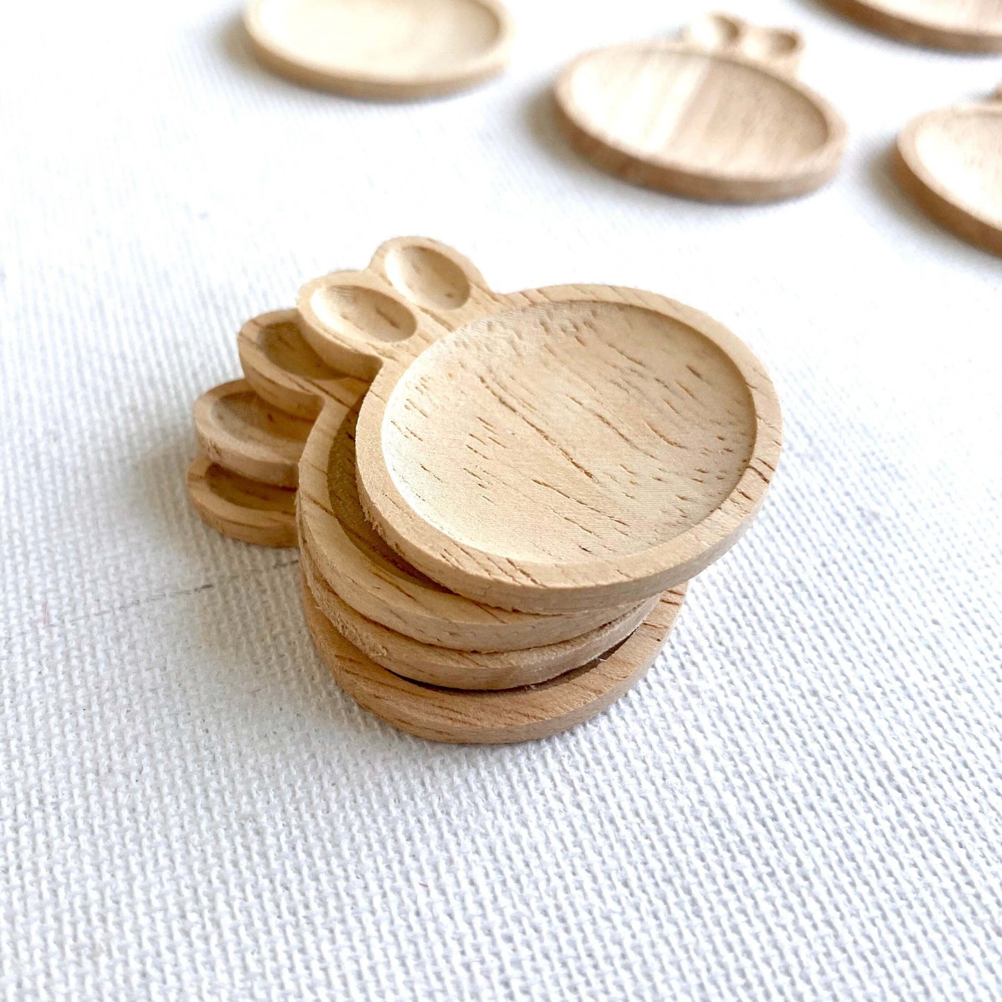 Tiny wooden trays Miniature Bunny plates Dollhouse kitchen 1/12 scale - Blacksparrowuk
