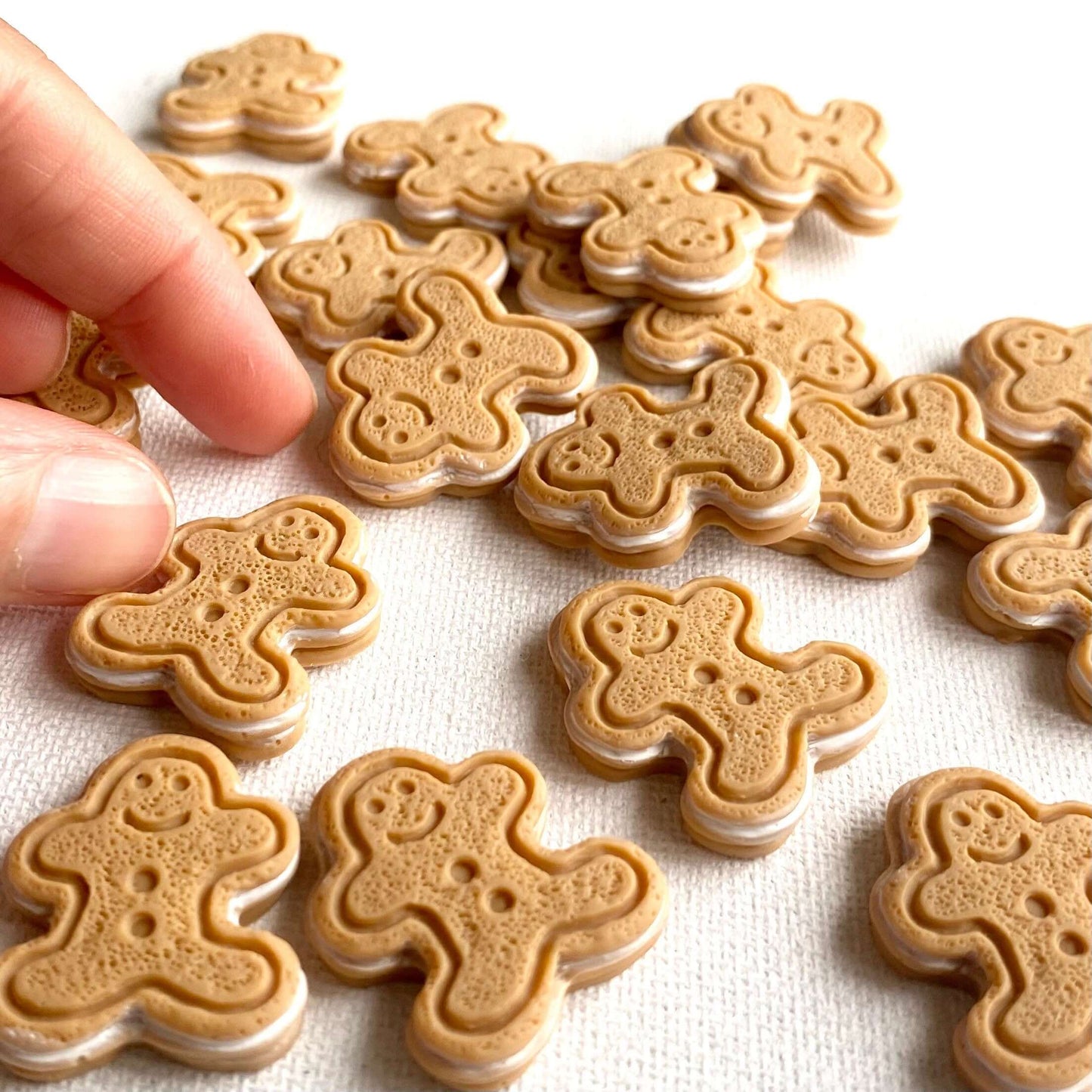 Miniature Gingerbread men biscuits charms - Blacksparrowuk