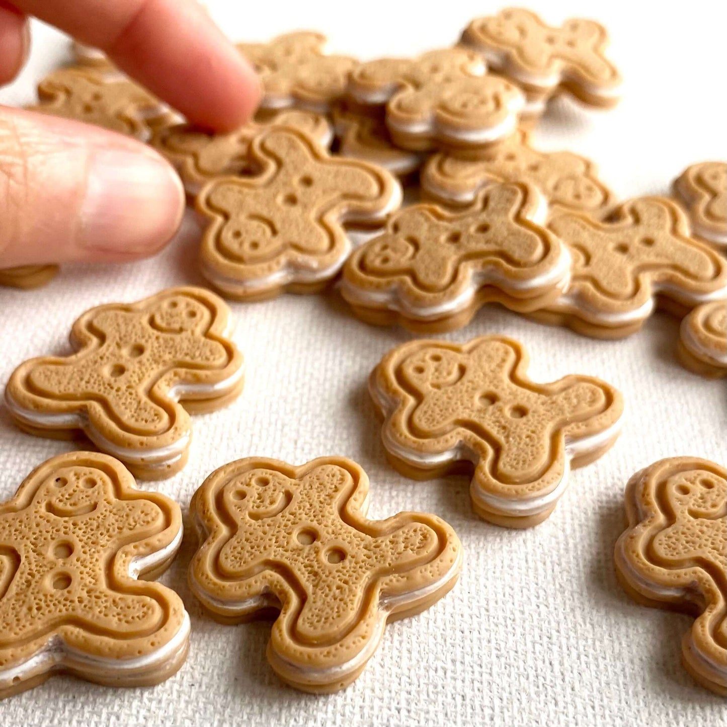 Miniature Gingerbread men biscuits charms - Blacksparrowuk