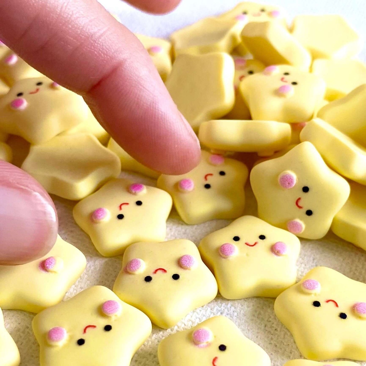 Happy star charms Cute Pastel Kawaii yellow Star flat back resin Cabochon - Blacksparrowuk