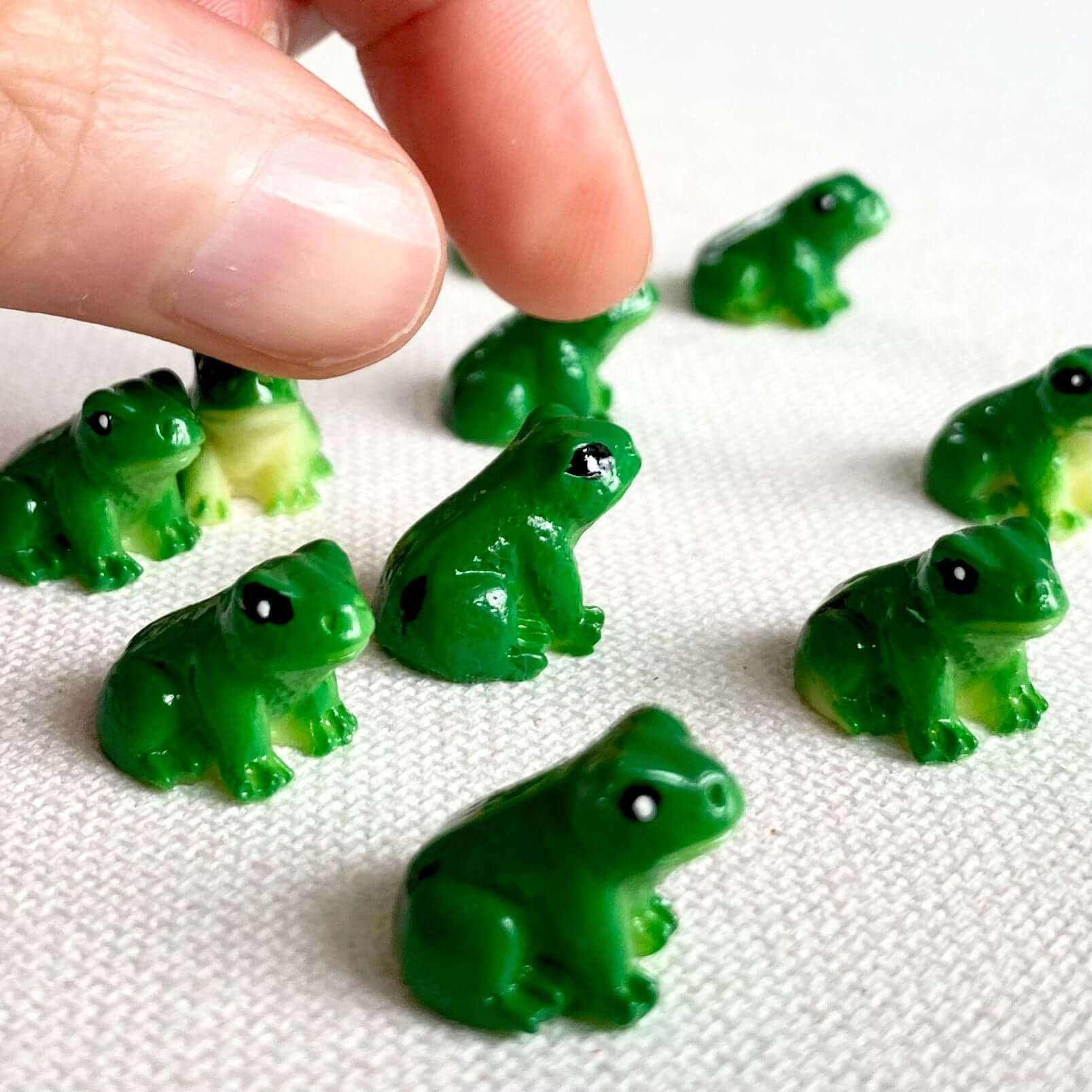 Miniature Frog resin dollhouse miniature terrarium fairy garden dolls toy - Blacksparrowuk