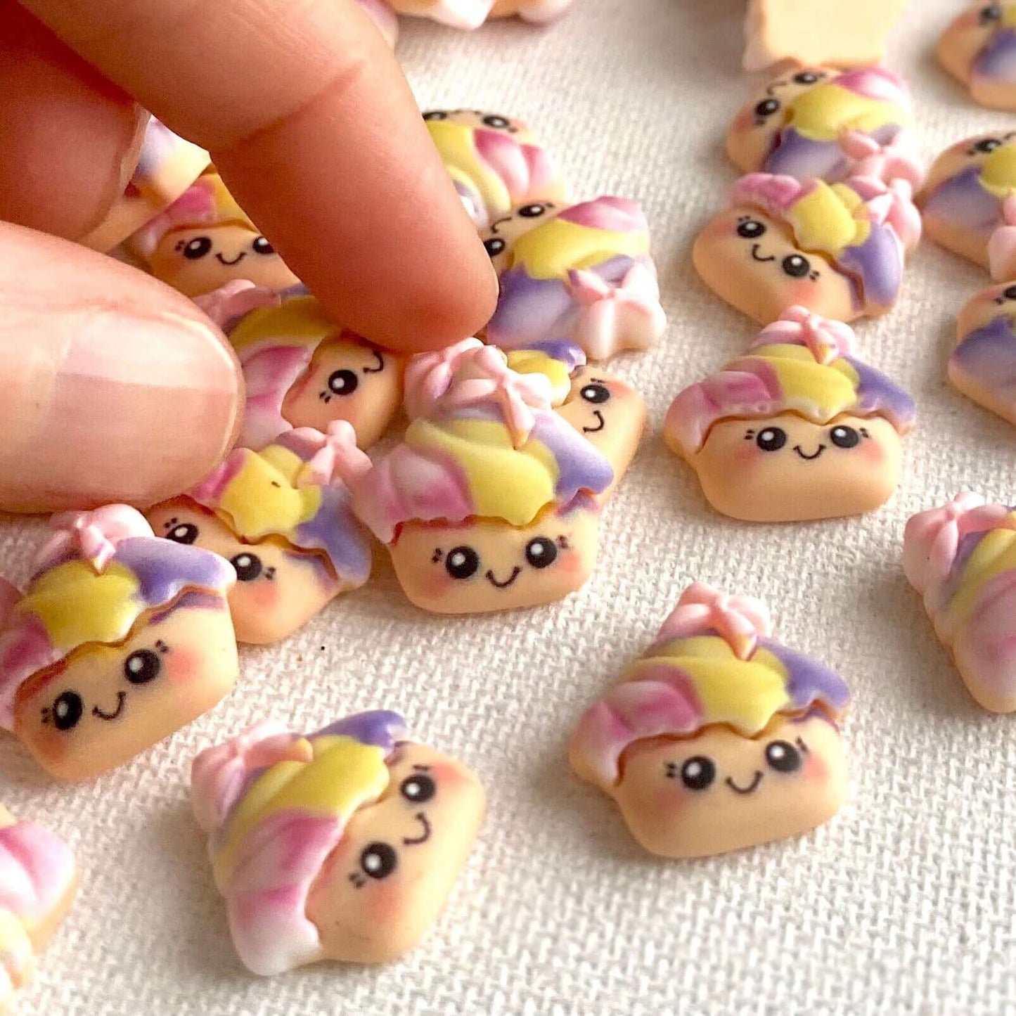 Cute Kawaii Cupcake charms flat back resin figurine - Blacksparrowuk
