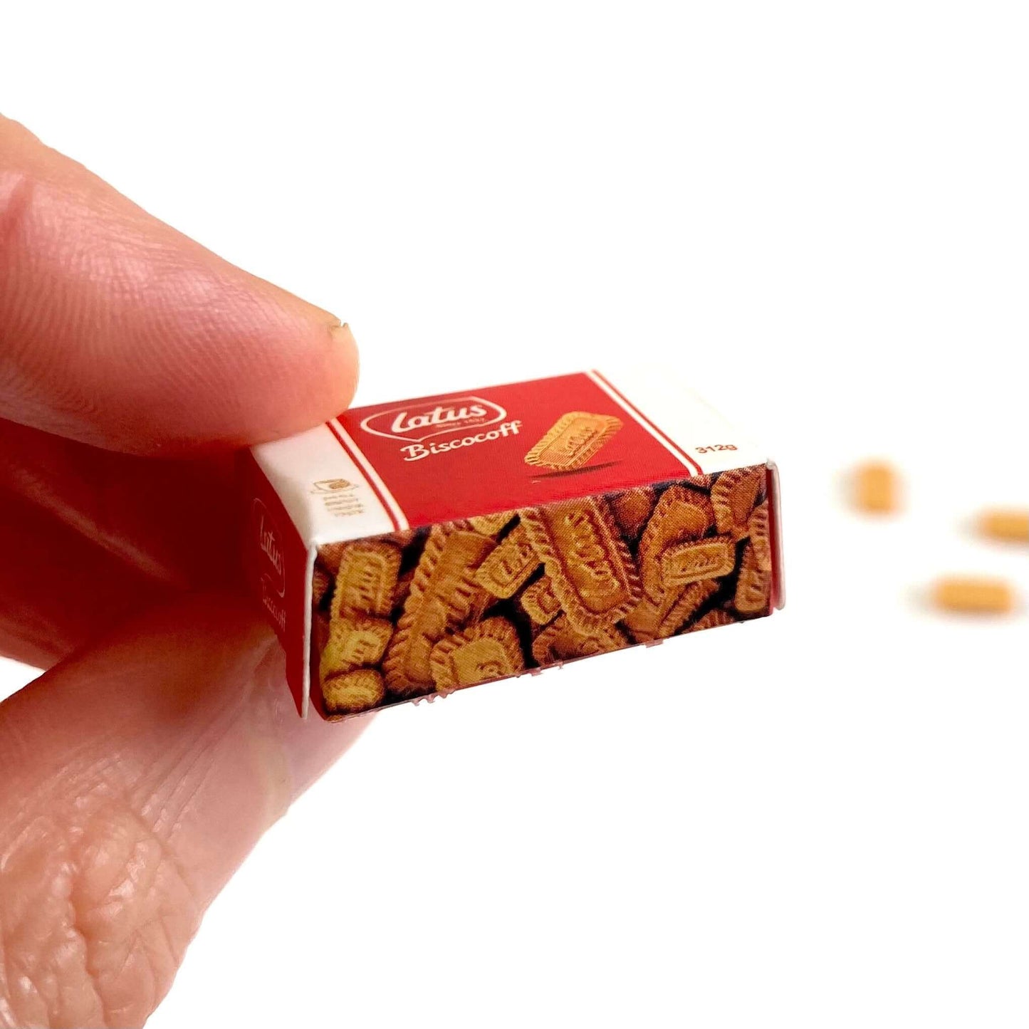 Miniature biscuits 1:6 scale Simulation resin food Box and 8 biscuits - Blacksparrowuk