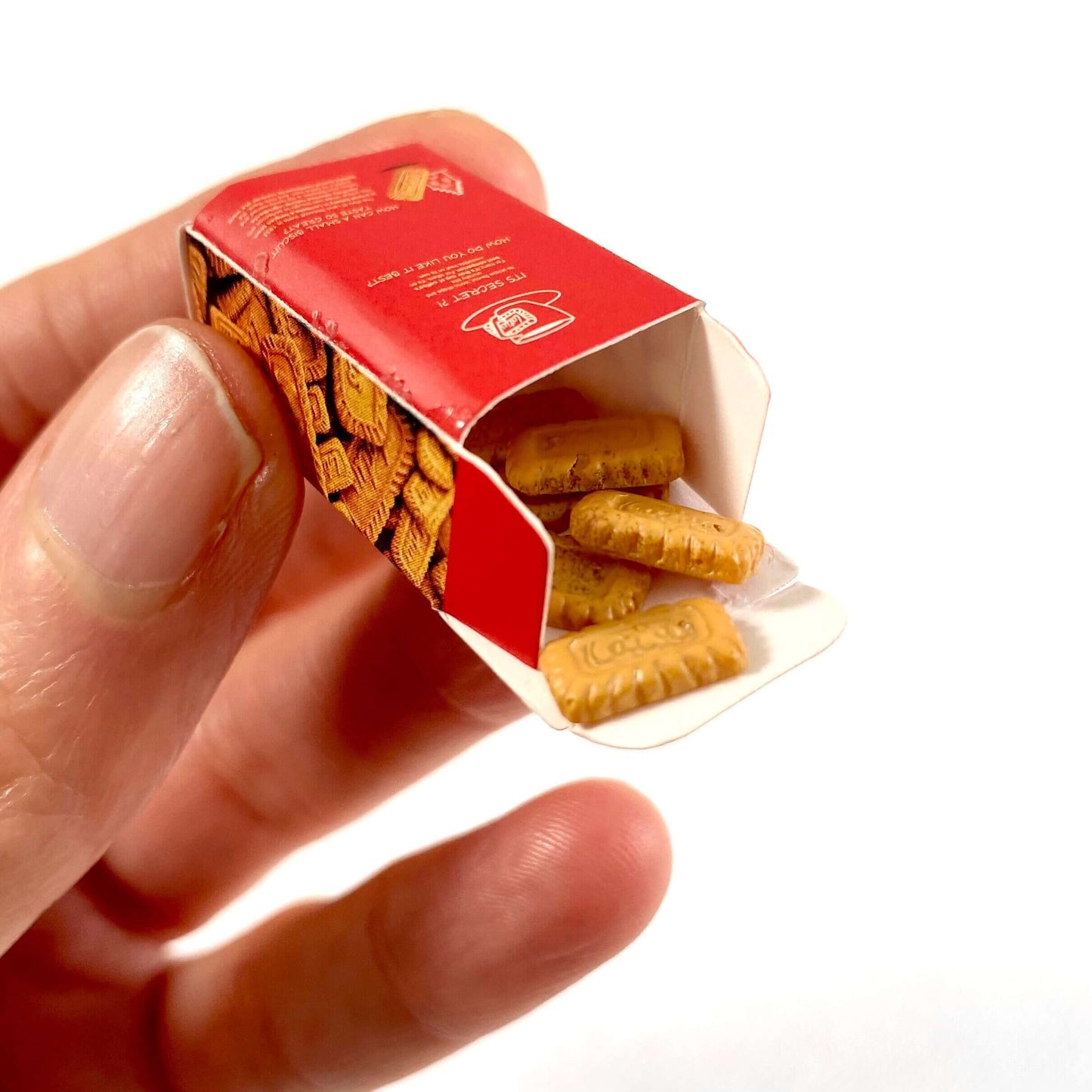 Miniature biscuits 1:6 scale Simulation resin food Box and 8 biscuits - Blacksparrowuk