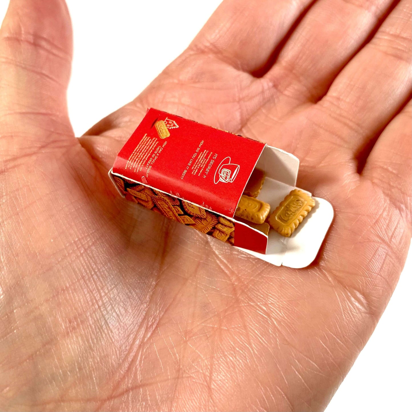 Miniature biscuits 1:6 scale Simulation resin food Box and 8 biscuits - Blacksparrowuk