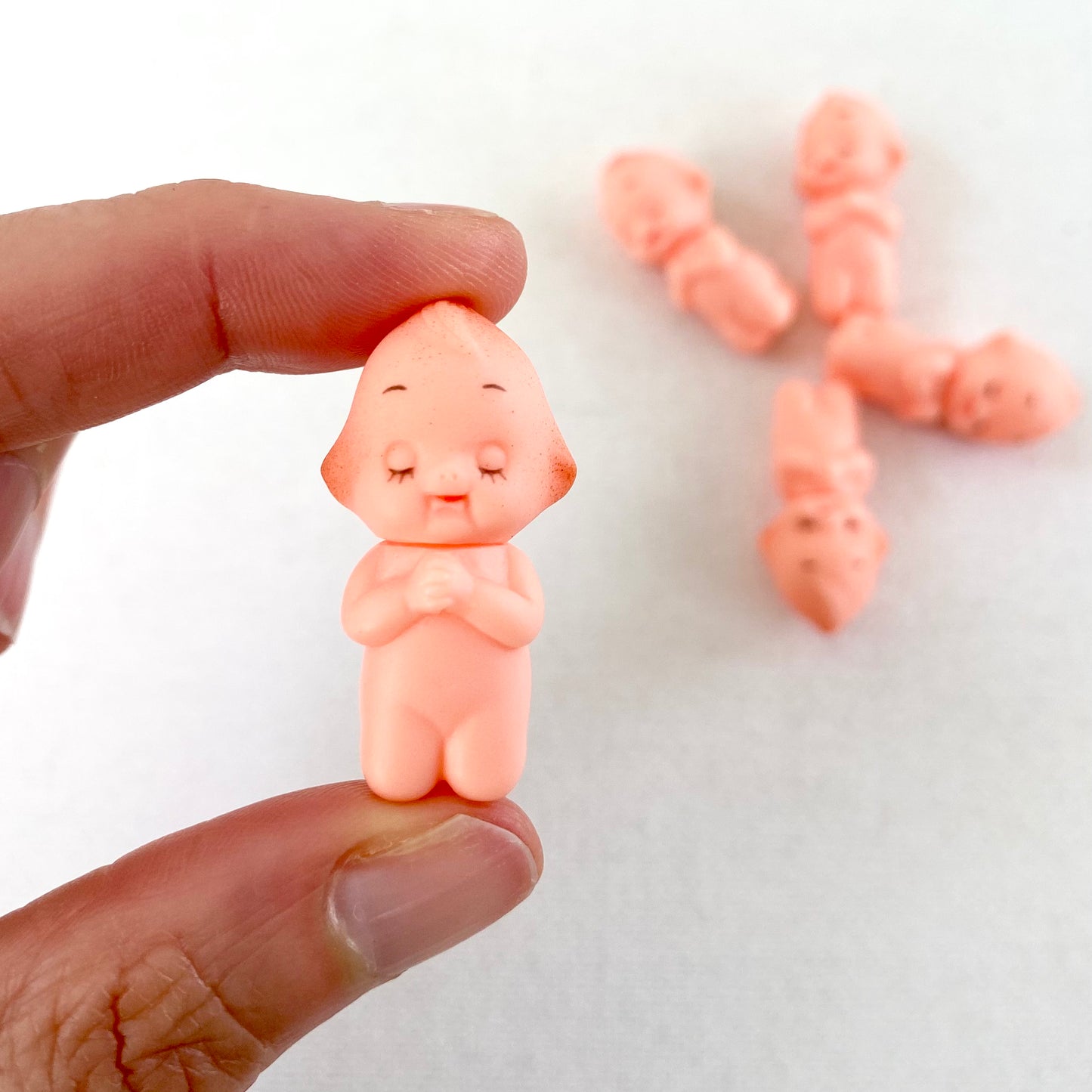 Tiny praying Kewpie figurine baby doll Kawaii Mini Kewpie doll 3.5cm - Blacksparrowuk