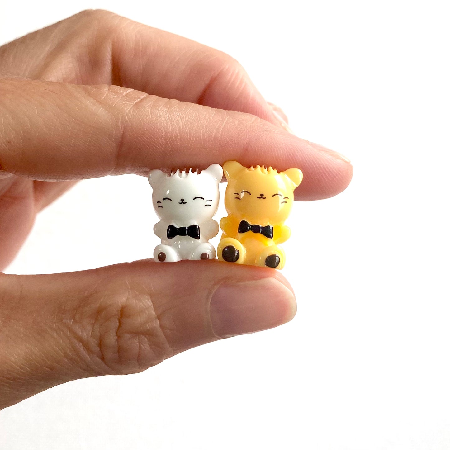 Kawaii Tiny Cats set of 2 white and yellow 16mm x 14mm Terrarium Fairy Garden Figurines - Blacksparrowuk