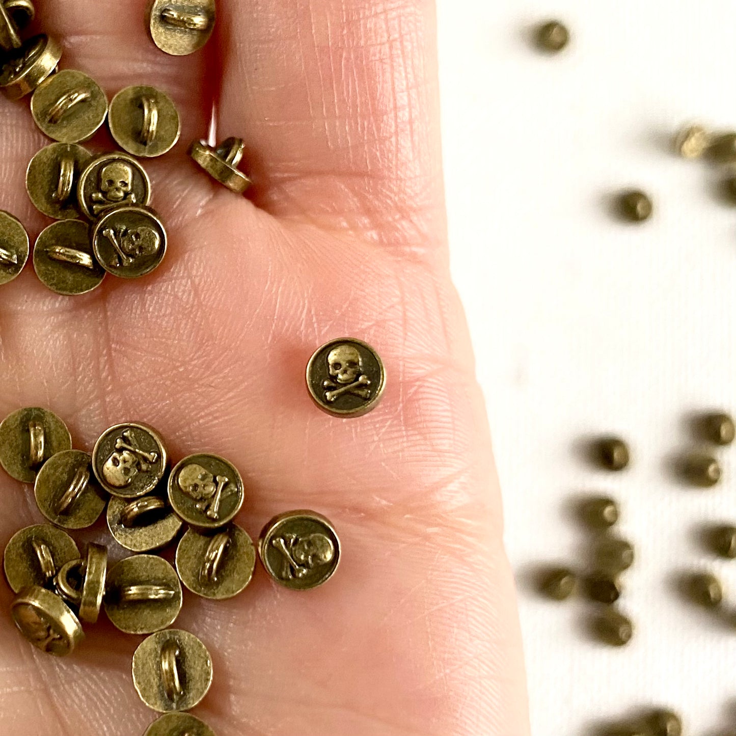 5mm Skull shank buttons Mini metal buttons Miniature buttons for dolls - Blacksparrowuk