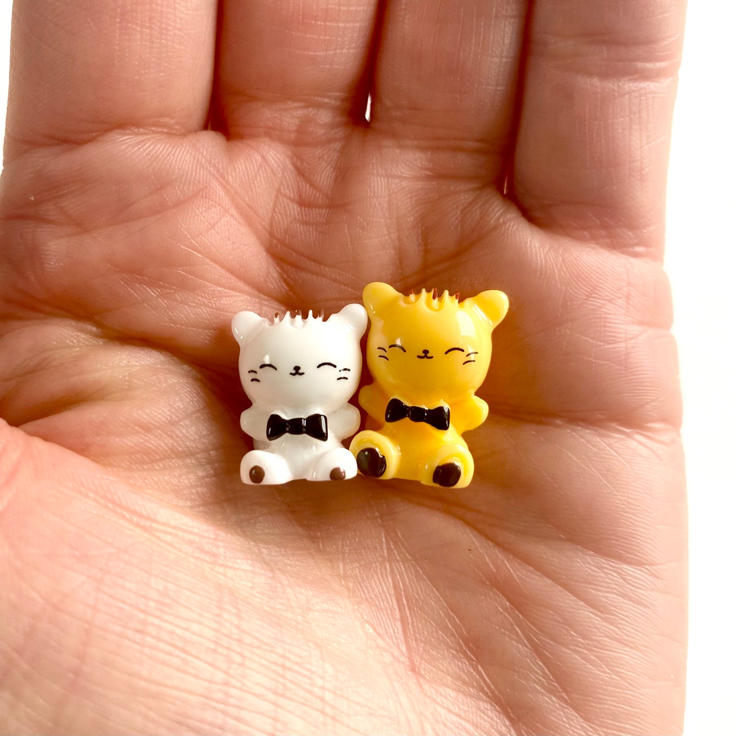 Kawaii Tiny Cats set of 2 white and yellow 16mm x 14mm Terrarium Fairy Garden Figurines - Blacksparrowuk