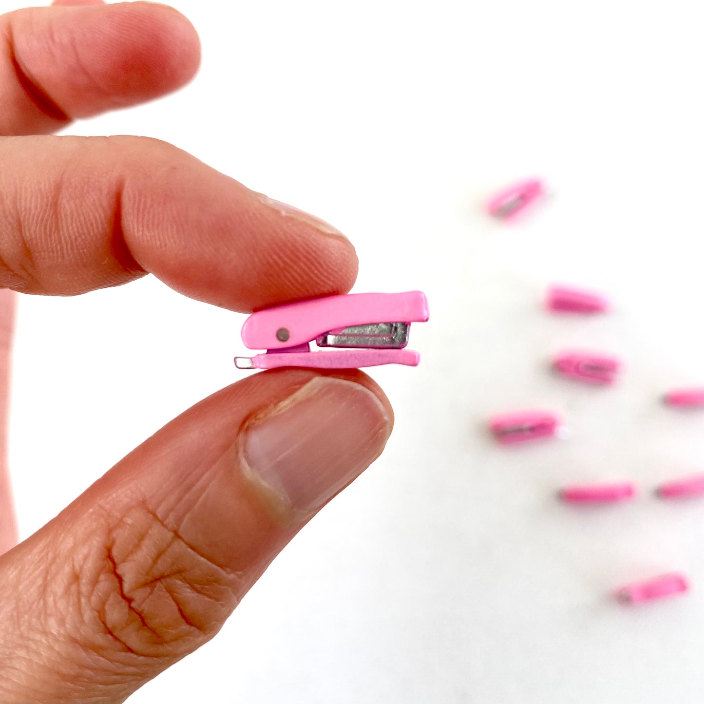Miniature Stapler pink 1/6 Scale Metal Doll stationery Blythe Barbie size - Blacksparrowuk