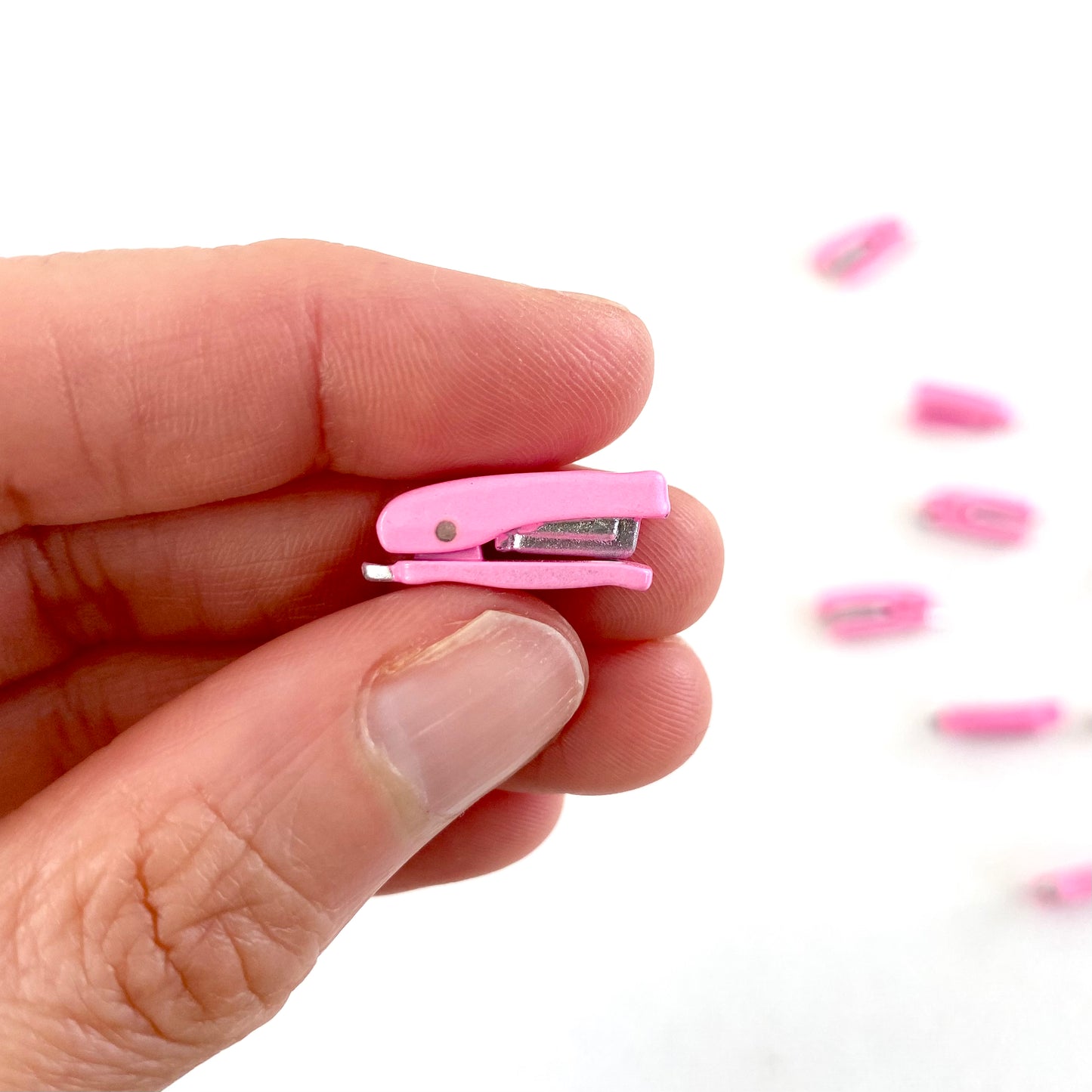 Miniature Stapler pink 1/6 Scale Metal Doll stationery Blythe Barbie size - Blacksparrowuk
