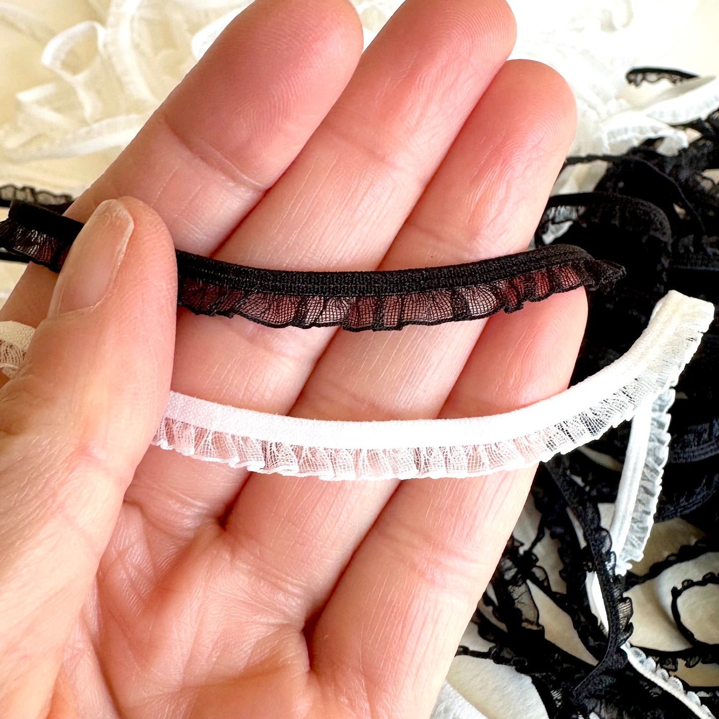 6mm elastic black white stretchy lace trim 2mtrs