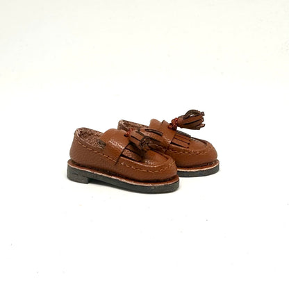 Miniature brown leather tassel shoes