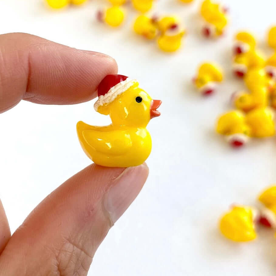 100 Pieces Christmas Charms Ducks Tiny Resin Ducks Decoration Mini Christmas Hat Duck Figures Micro Landscape Garden Aquarium Dollhouse Accessories For Xmas Birthday Party Ornaments, Décor - Canada