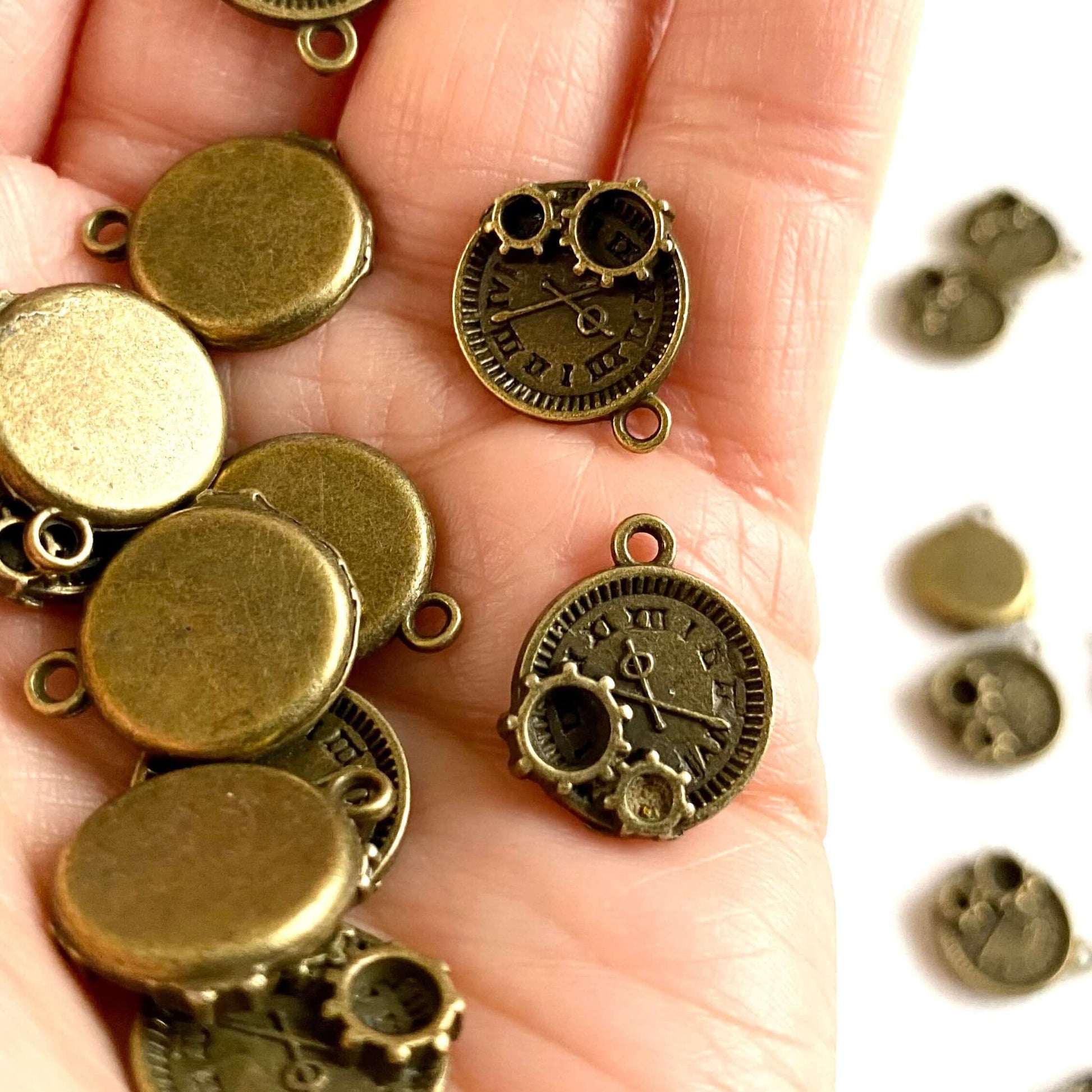 Mini clock charms Vintage Bronze metal Dollhouse Tiny clock pendants - Blacksparrowuk