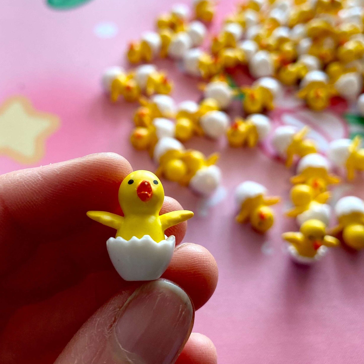 Tiny Chicks resin 18mm miniature chicken in cracked egg figurine UK seller Dollhouse miniature - Blacksparrowuk