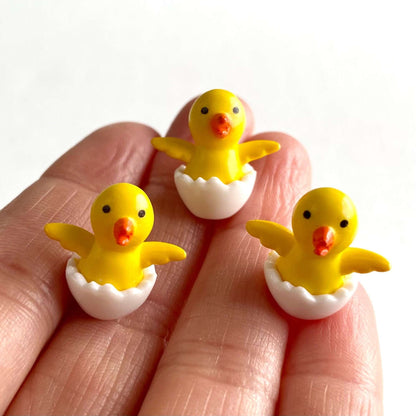 Tiny Chicks resin 18mm miniature chicken in cracked egg figurine UK seller Dollhouse miniature - Blacksparrowuk