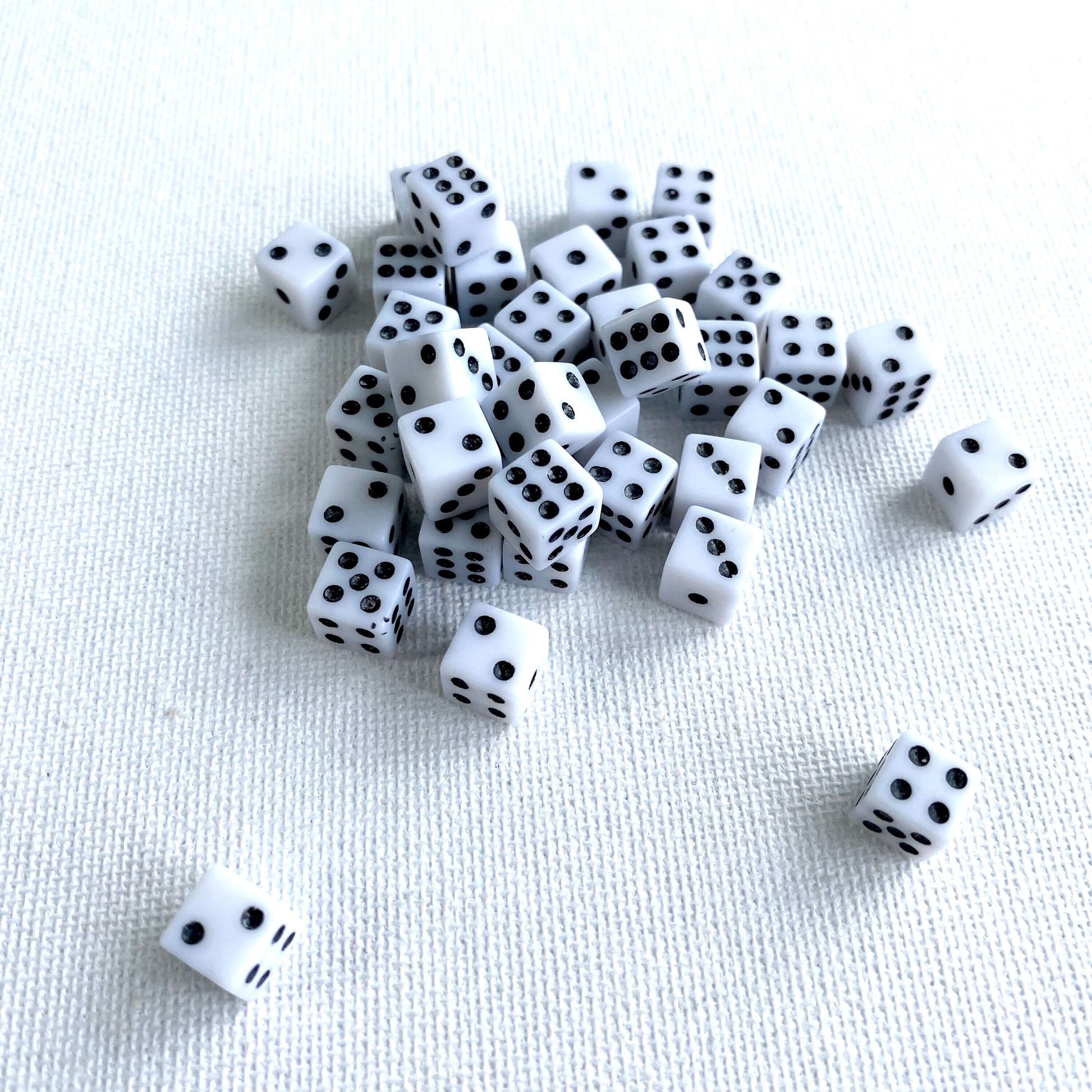 Super tiny Dice 8mm miniature dice White plastic Gaming Dice six sided - Blacksparrowuk