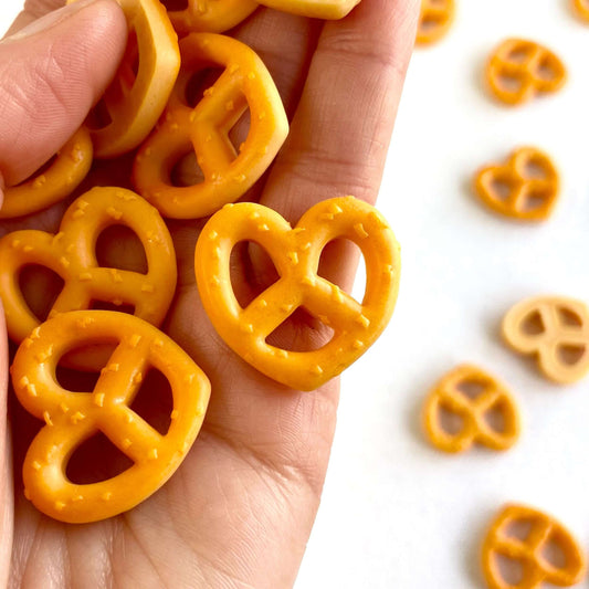 Pretzel cookie Fake food cabochons Flat back resin - Blacksparrowuk