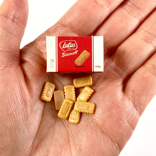 Miniature biscuits 1:6 scale Simulation resin food Box and 8 biscuits - Blacksparrowuk