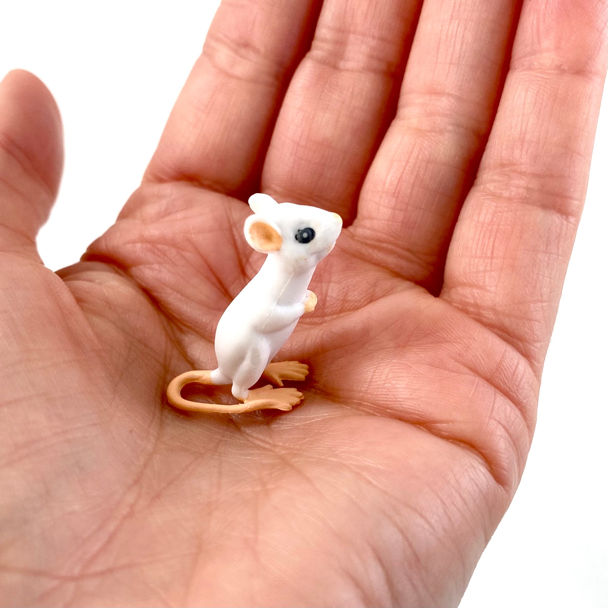 Miniature Mouse resin figurine 28mm x 20mm Fairy garden Dollhouse miniature - Blacksparrowuk