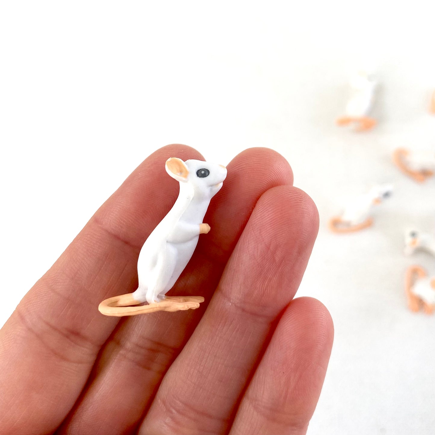 Miniature Mouse resin figurine 28mm x 20mm Fairy garden Dollhouse miniature - Blacksparrowuk