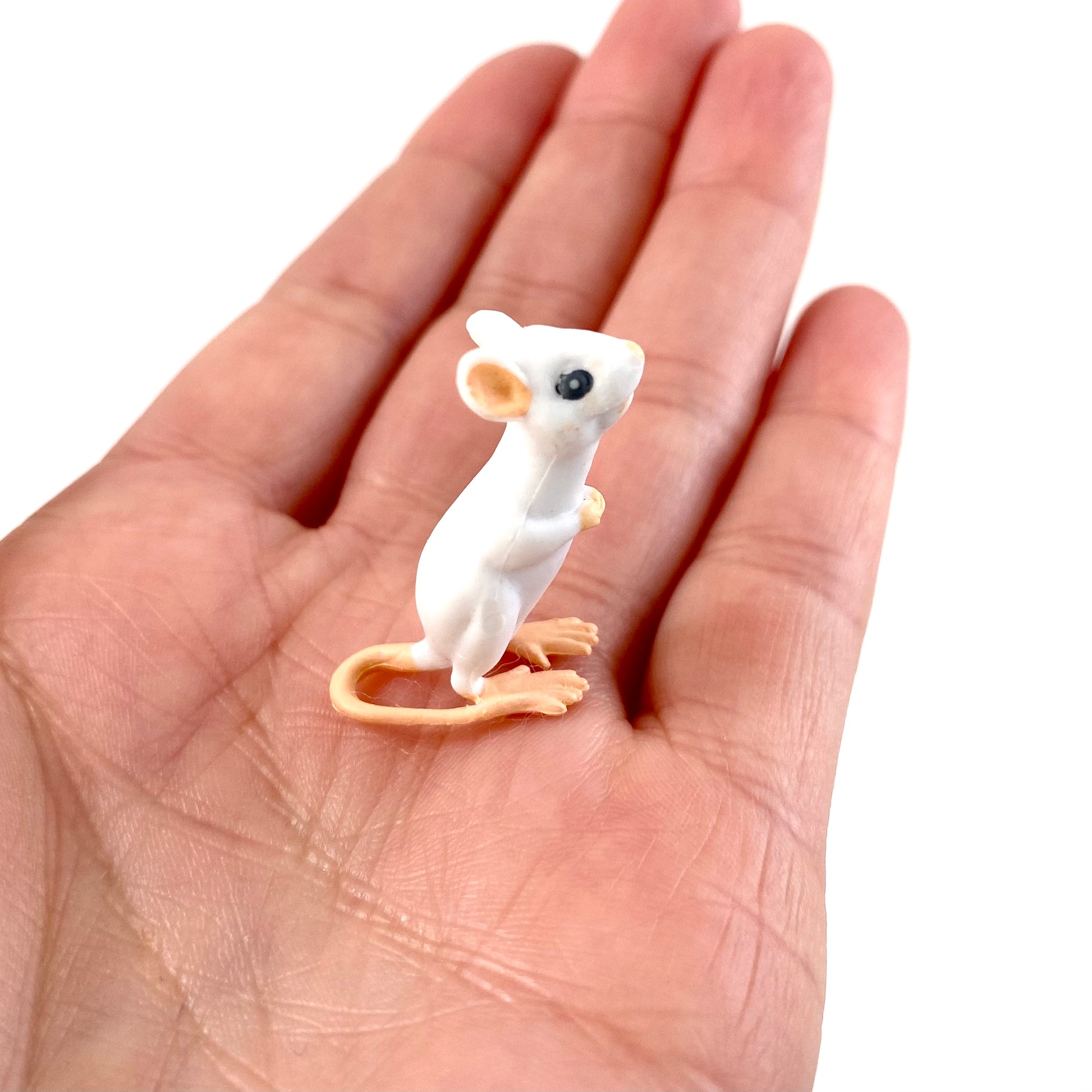 Miniature Mouse resin figurine 28mm x 20mm Fairy garden Dollhouse miniature - Blacksparrowuk